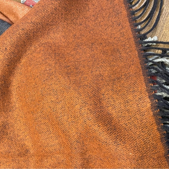 Uniqlo poncho - Picture 4 of 5